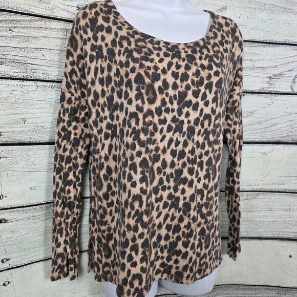 Victoria’s Secret Leopard Print Long Sleeve Top Size M - Picture 2 of 6